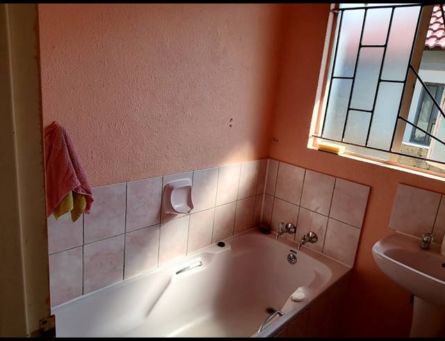 3 BEDROOM HOUSE FOR SALE IN TLHABANE WEST